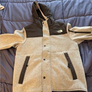 The North Face Men’s Two-Tone Gray and Black Puffer Jacket size Medium